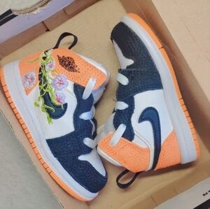 Nike Air Jordan 1 Mid SE Basketball Blossom